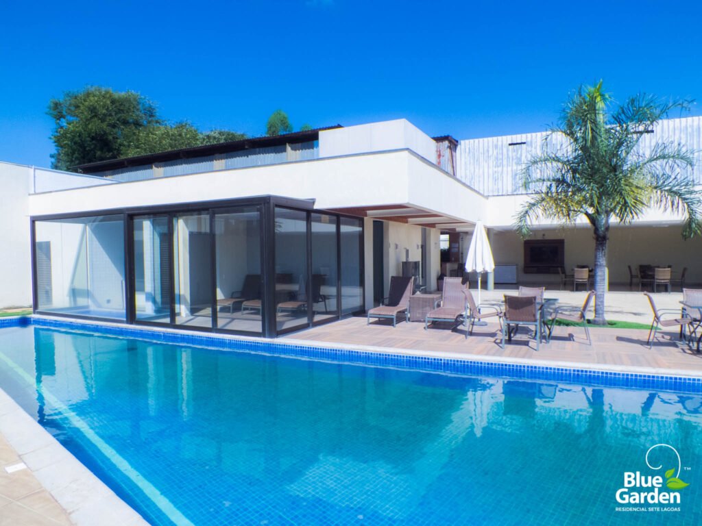 Piscina com sauna do Blue Garden Sete Lagoas